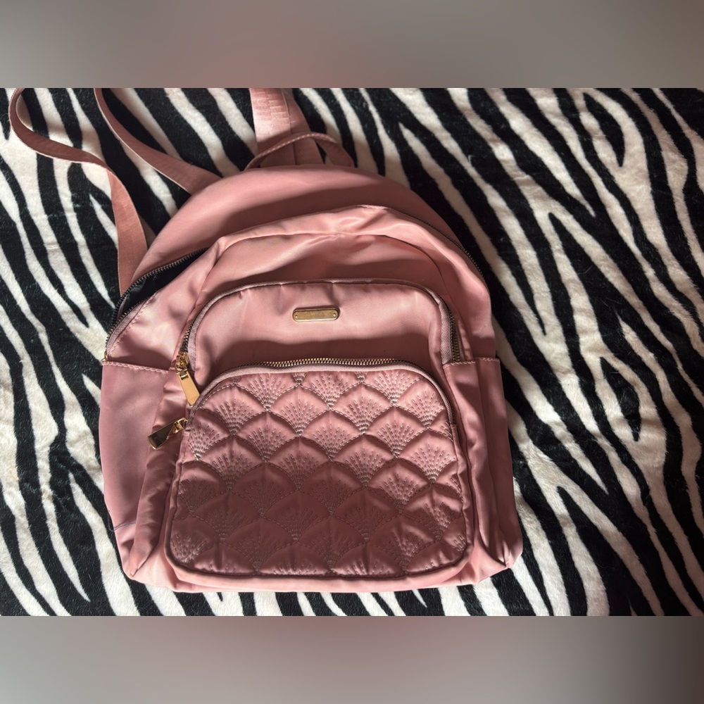 βΌοΈβΌοΈ SOLD βΌοΈβΌοΈPink Quilted Women's Backpack